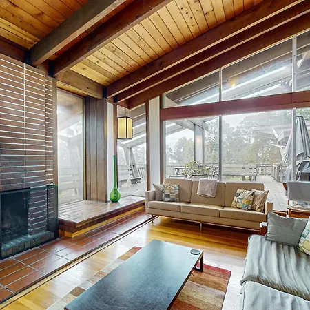 Elk Mid-Century - Guest House